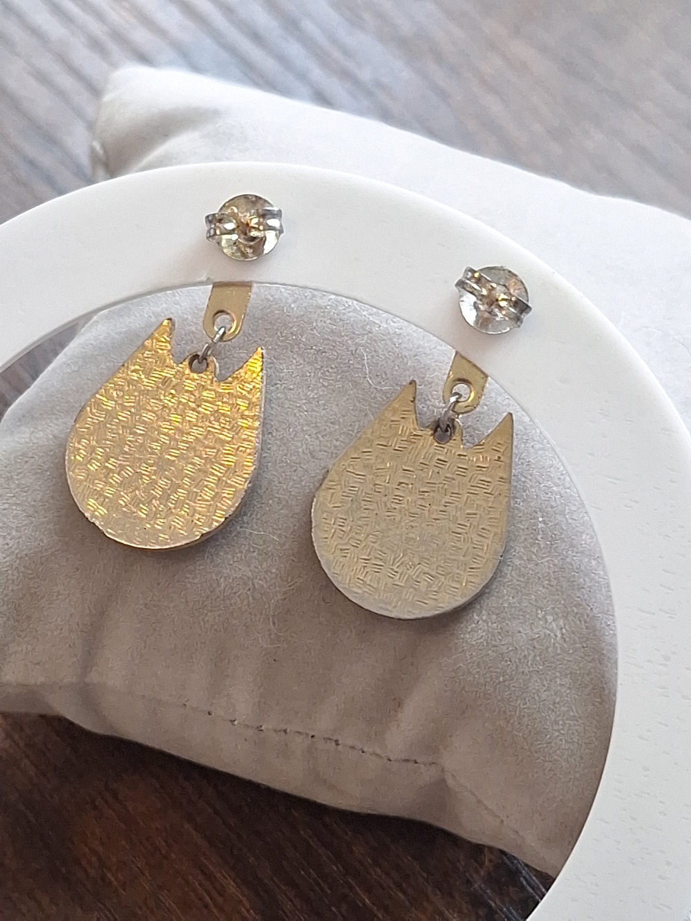 Vintage 1.25" Dangle Pierced Earrings Cloisonne Red Gold Yellow - Picture 4 of 4